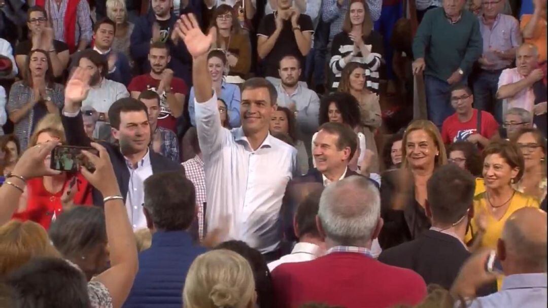 Gonzalo Caballero, Pedro Sánchez, Abel Caballero y Carmela Silva en el mitin del PSOE.