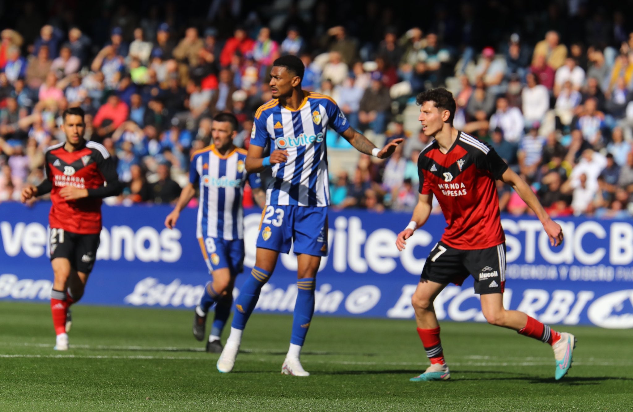 Empate sin goles ante el Mirandés de la Ponferradina que no encontró espacios en la segunda parte para sorprender al conjunto de Anduva