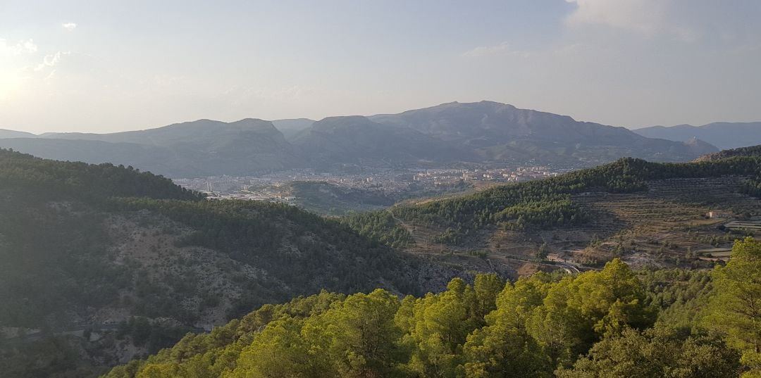 Alcoy, vista desde el Puig, es la mayor población del Departamento de Salud de Alcoy.