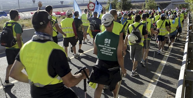 La conocida como marcha norte de los mineros de León, Palencia y Asturias tras atravesar el túnel de Guadarrama. La &#039;marcha negra&#039; de la minería del carbón entra en la Comunidad de Madrid