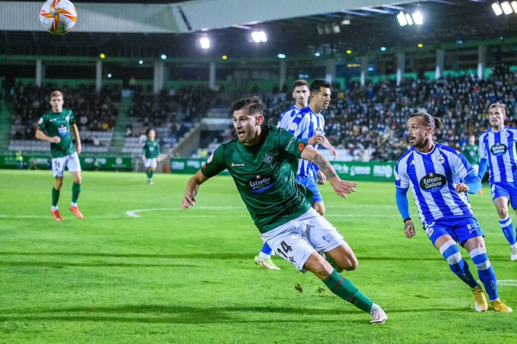 Imagen del partido de ida entre Racing y Deportivo en A Malata (foto: Racing de Ferrol)