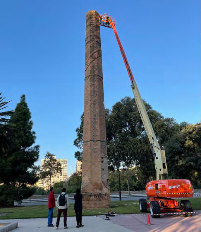 Arranca la rehabilitación de la segunda chimenea de la Alameda de València situada frente al Parque Gulliver