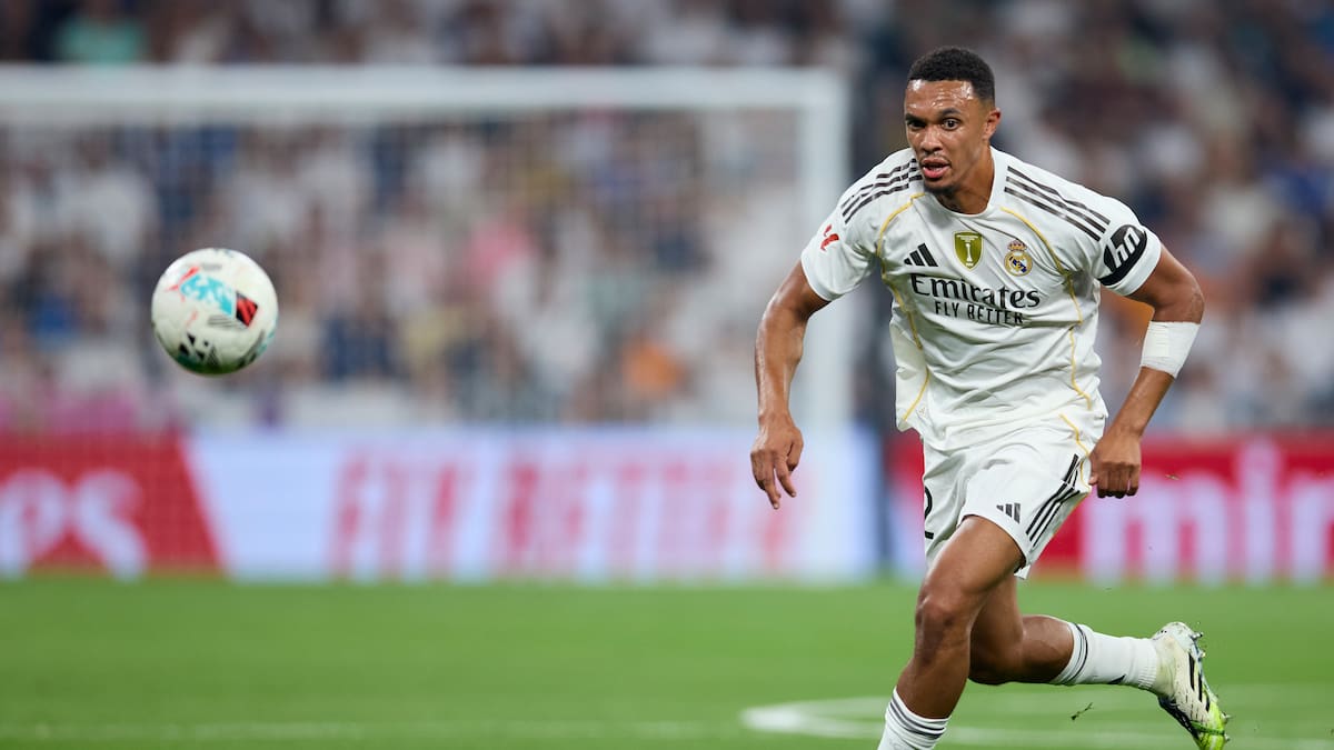 "En cuanto se descuide, le va a pegar el 'sorpasso'": el toque de atención de Romero a Trent tras su "frío" debut en el Bernabéu