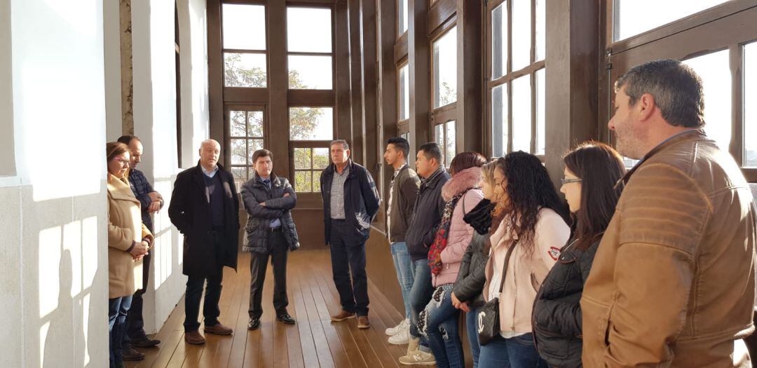 El gerente provincial de Ecyl, José Manuel Barrientos, y el alcalde de Paredes de Nava, Luis Calderón, han entregado los diplomas a los participantes