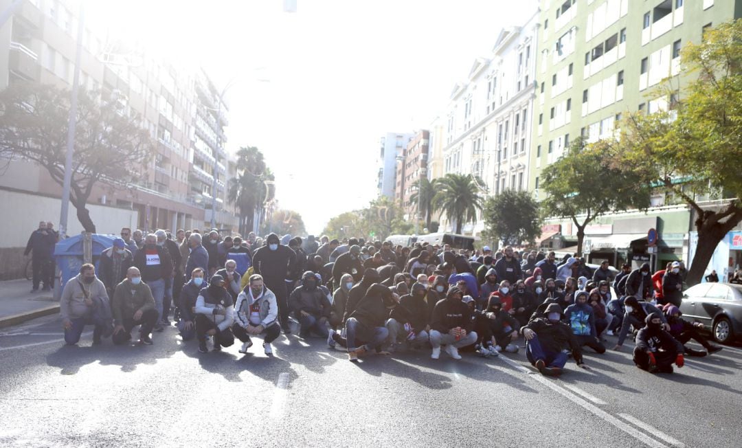 Nuevos cortes de carretera en la quinta jornada de la huelga del metal de Cádiz (foto de archivo).