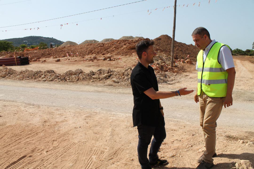 El conseller de Infraestructuras, Mariano Juan, en su visita a las obras