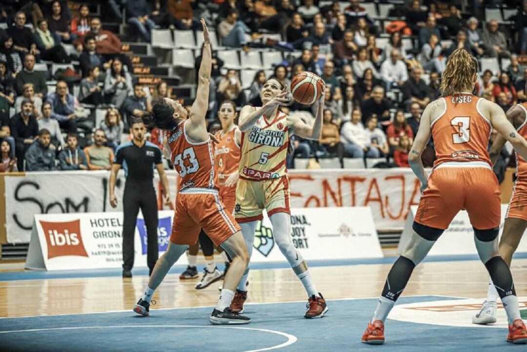 Un moment del partit