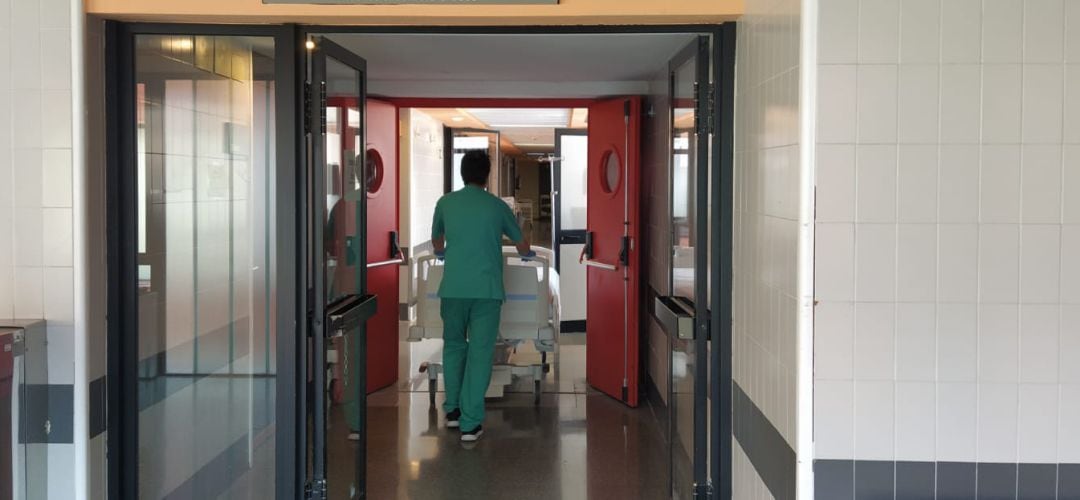 El hospital del Bierzo llega a los cien ingresados