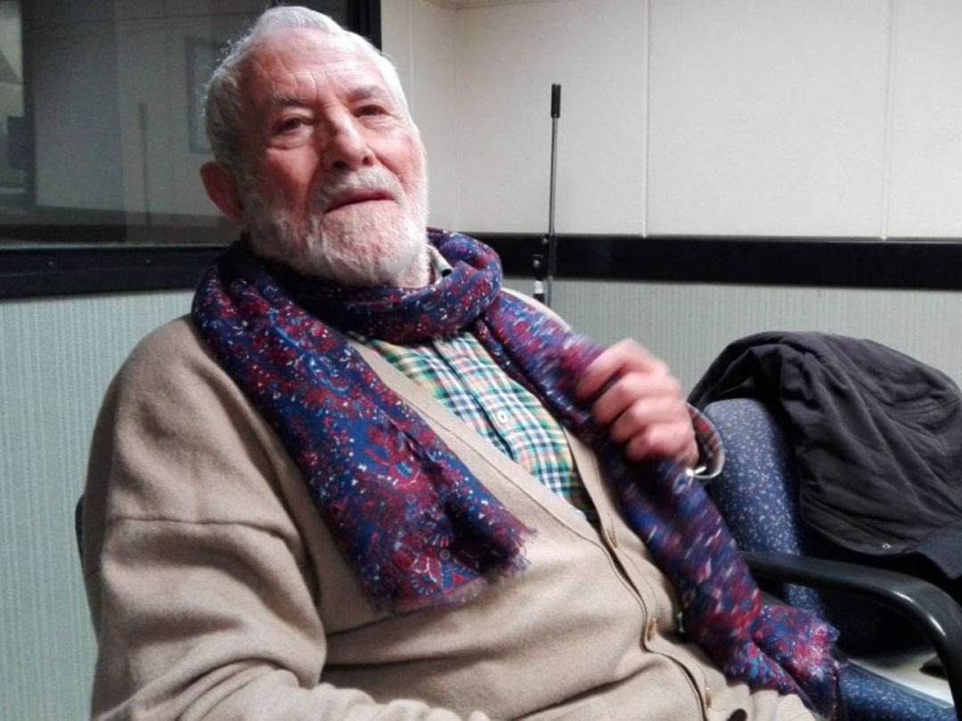 José Luis Alonso Coomonte en los estudios de Radio Zamora