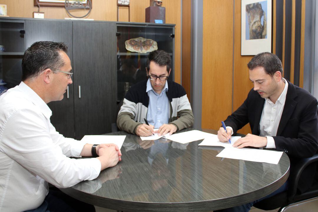 Firma del convenio con los clubes deportivos de Onda