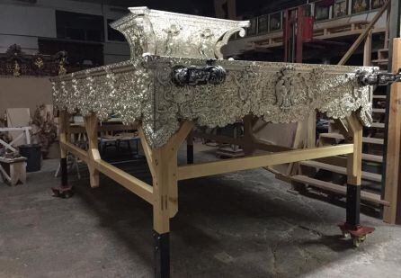 Nueva parihuela para el paso de palio de la Virgen del Patrocinio de la Hermandad del Cachorro