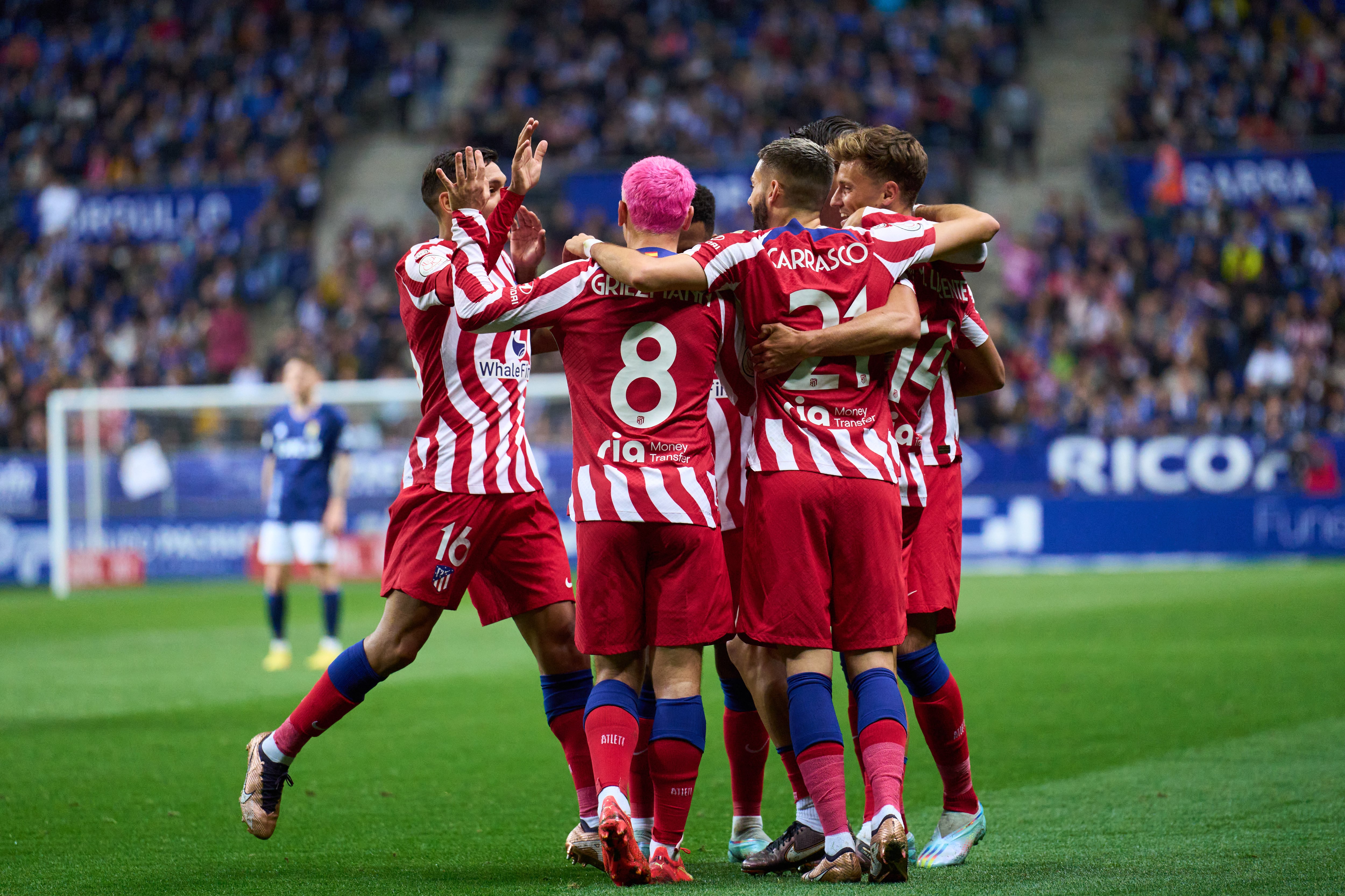 Marcos Llorente celebra su gol junto a sus compañeros.