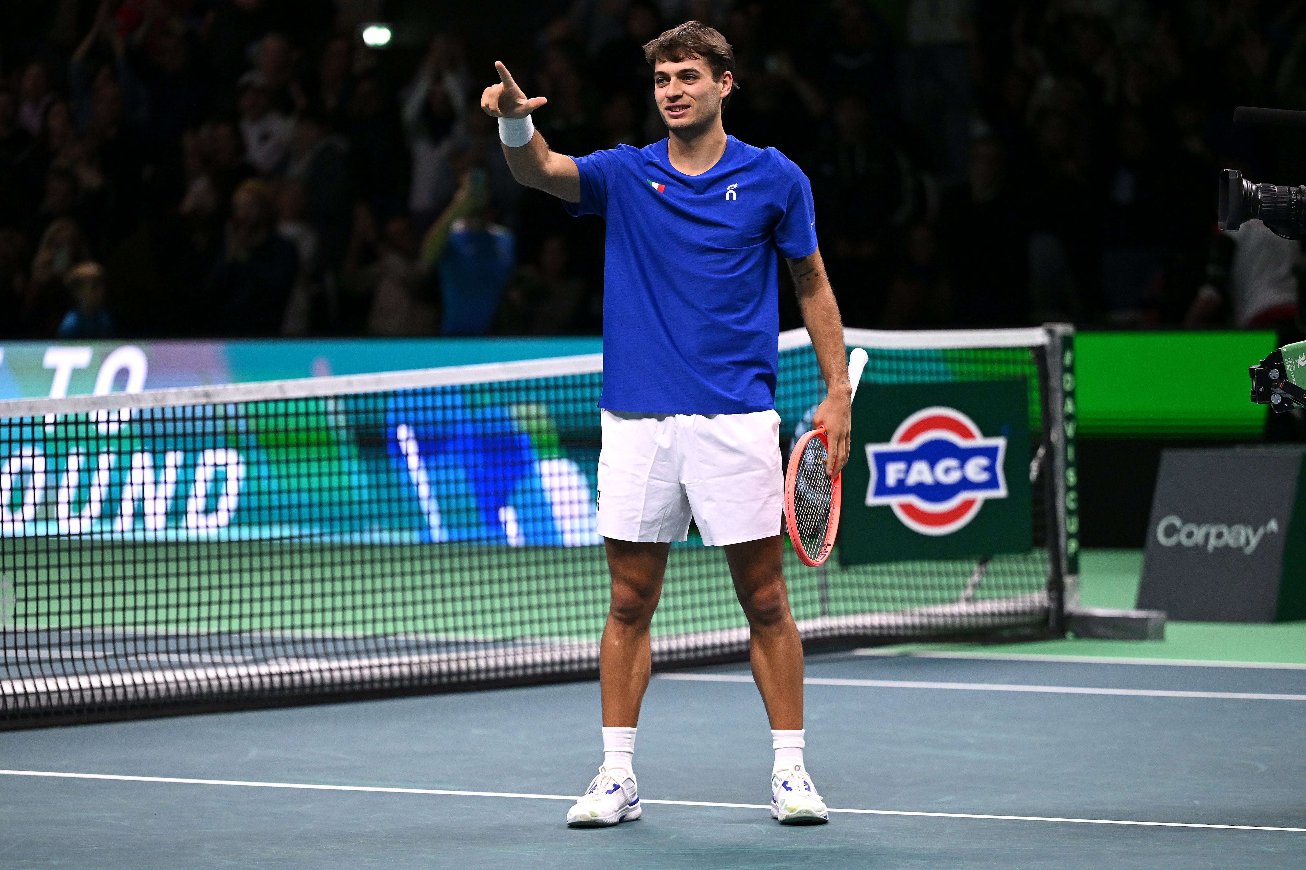 Flavio Cobolli durante un encuentro de la Copa Davis