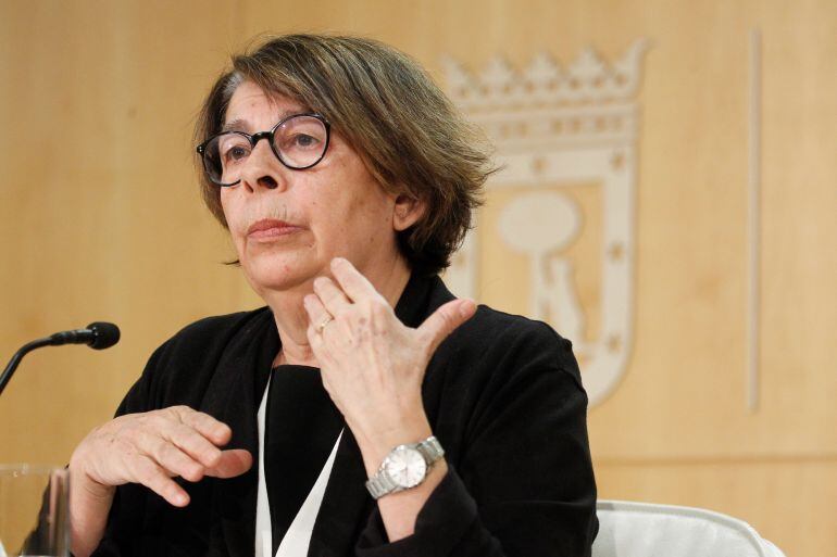 La delegada de Medio Ambiente del Ayuntamiento de Madrid, Inés Sabanés, durante la rueda de prensa que ha ofrecido esta mañana para hacer balance de la situación del parque de El Retiro y el arbolado de la ciudad.