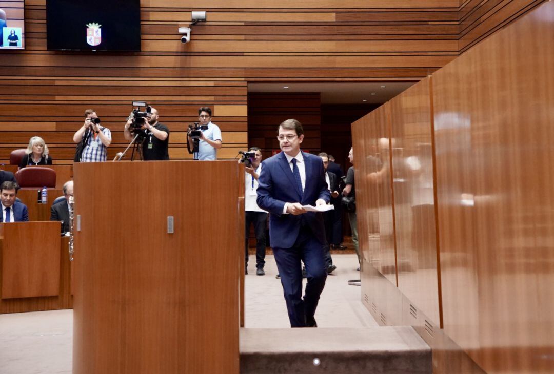 Alfonso Fernández Mañueco durante el debate de investidura