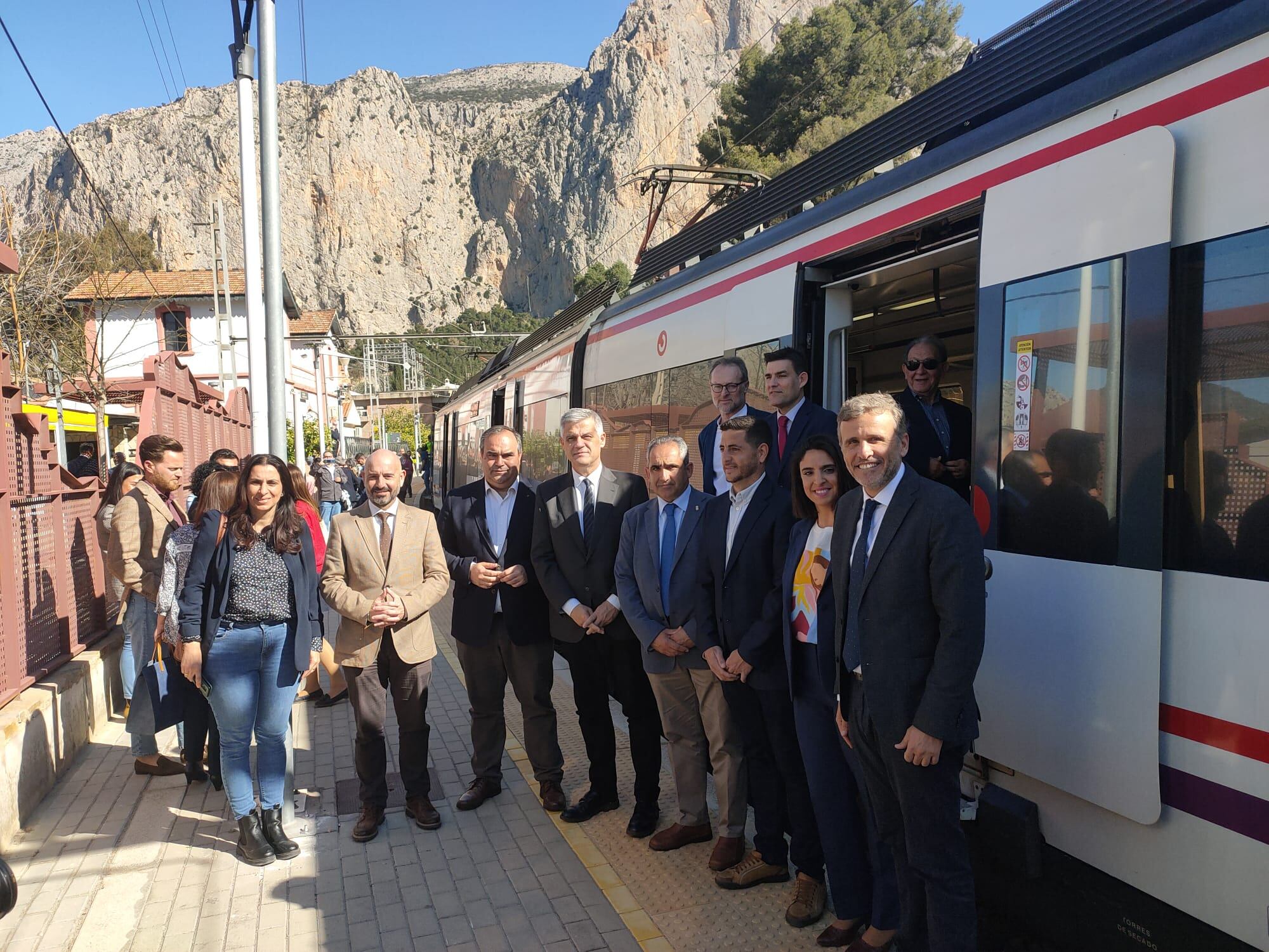 Las autoridades en un momento del viaje inaugural realizado este lunes entre Málaga y El Chorro/Caminito del Rey