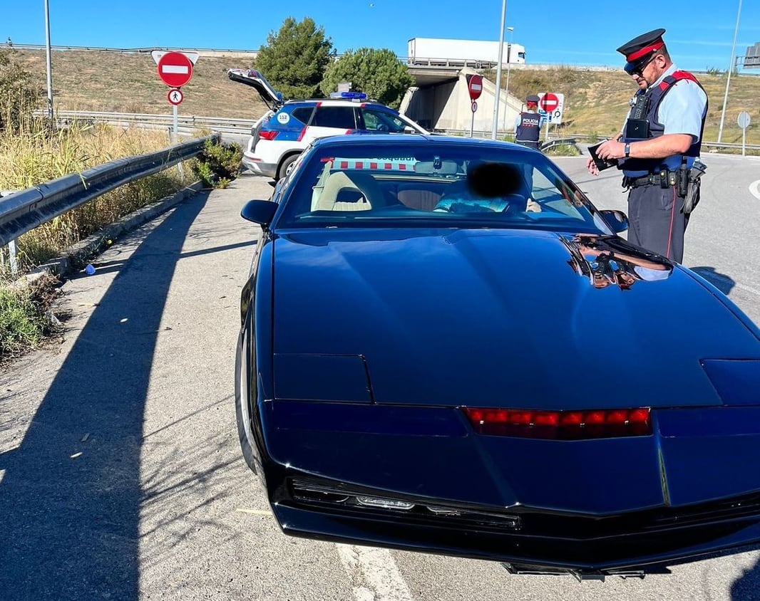 Los Mossos cazan a KITT en un control.