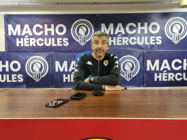 David Cubillo, técnico del Hércules en sala de prensa