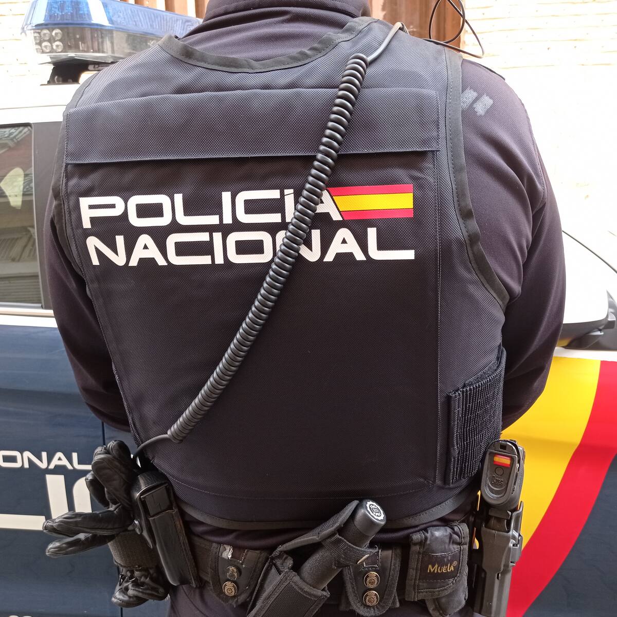 Policía Nacional auxilia a una mujer caída en su casa y a su hijo dependiente