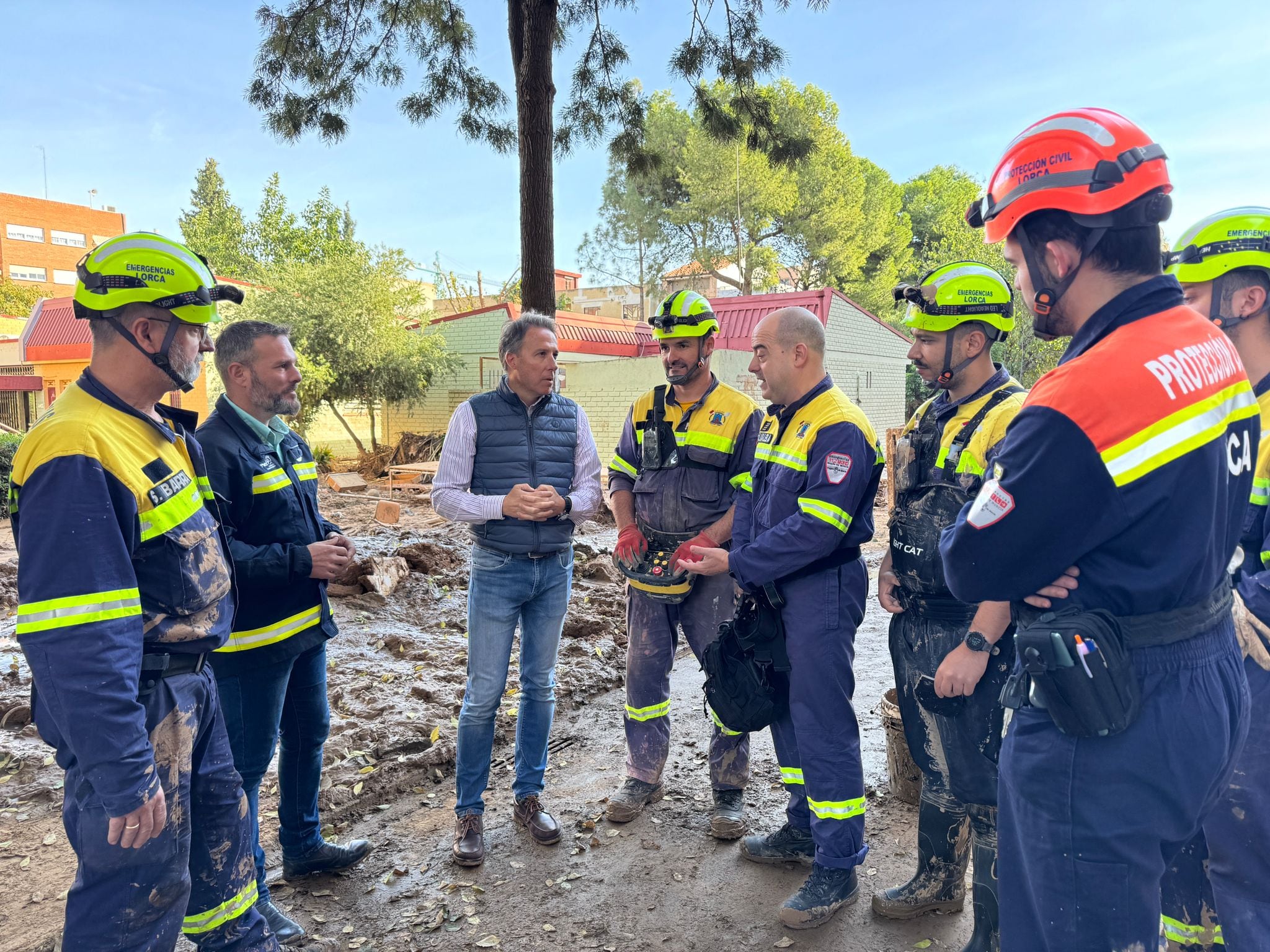 El alcalde de Lorca se desplaza hasta la localidad valenciana de Massanasa