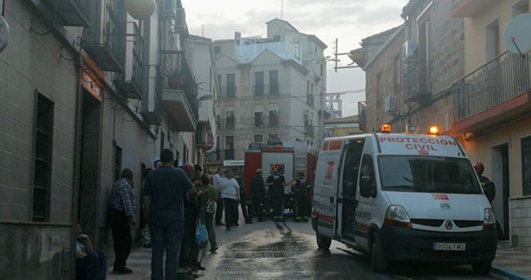 Gran revuelo en torno al edificio donde se produjo el incendio