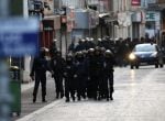 YOV54 PARÍS (FRANCIA) 18/11/2015.- Soldados y policías participan en una operación en Saint Denis cerca de París (Francia) hoy, 18 de noviembre de 2015. Unidades del Ejército francés se han desplegado en el centro de Saint Denis (al norte de París), donde