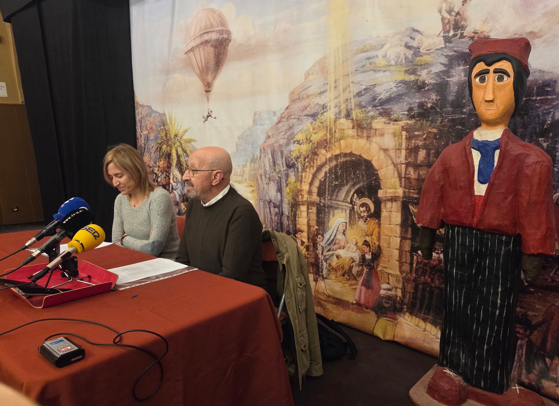 Joanfra Rozalén i Elisa Guillem, durant la presentació de la campanya del Betlem de Tirisiti