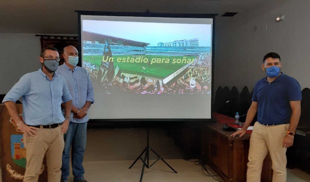 El alcalde, Juan Franco, junto a los concejales Javier Vidal y Daniel Martínez.