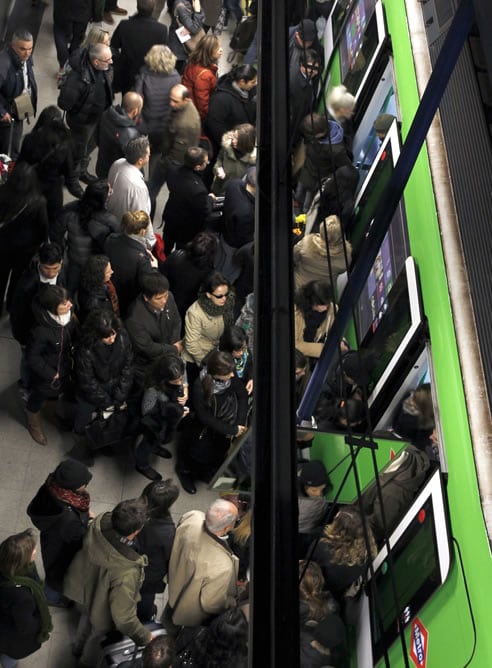 Tanto en Metro de Madrid como en la Empresa Municipal de Transportes (EMT) se están cumpliendo los servicios mínimos, según han indicado ambas compañías y han corroborado fuentes sindicales