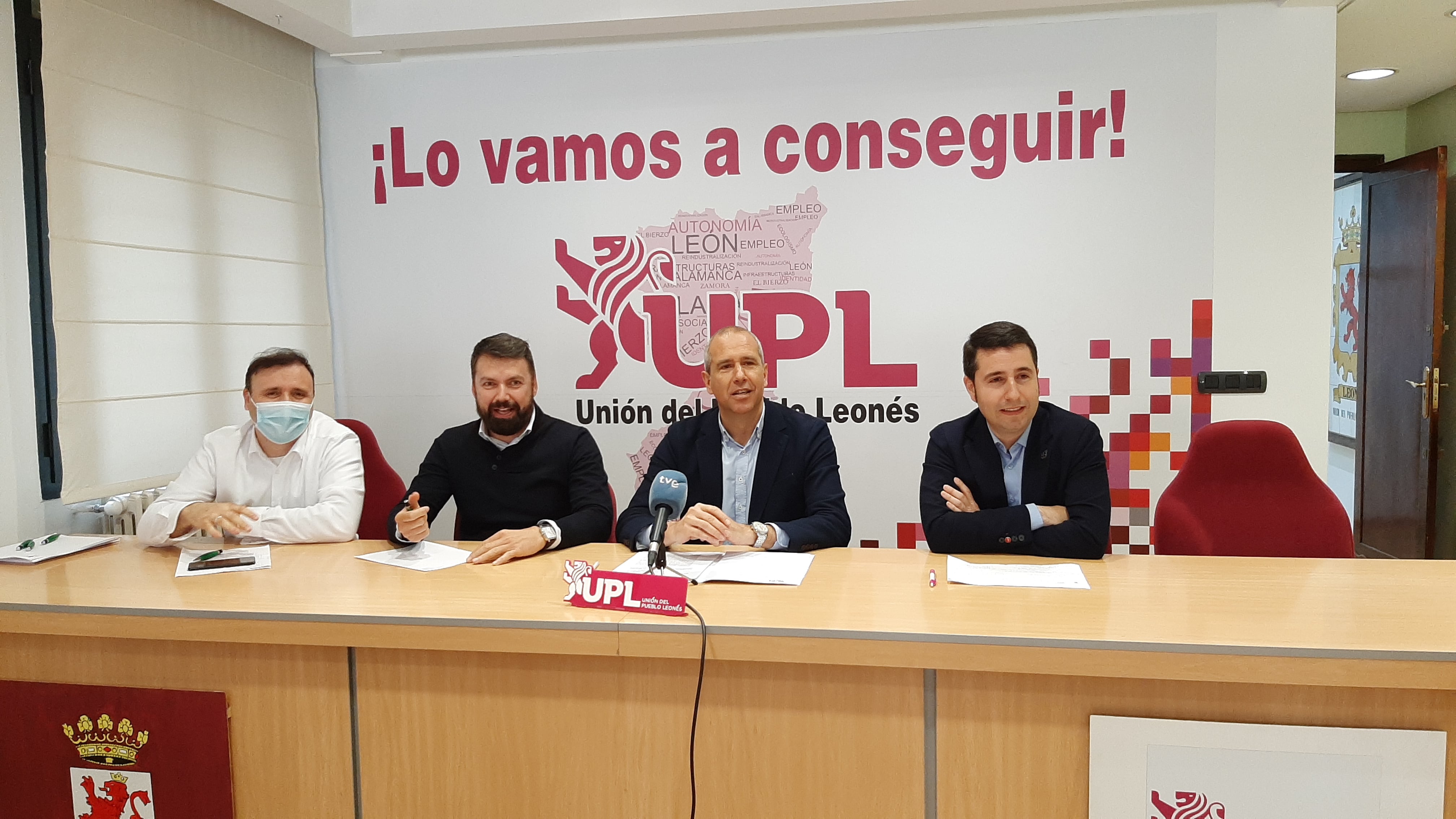 Víctor Caurel, José Ramón García, Enrique Valdeón y José María Rodríguez comparecen en rueda de prensa para mostrar su rechazo al Parque Eólico Abano