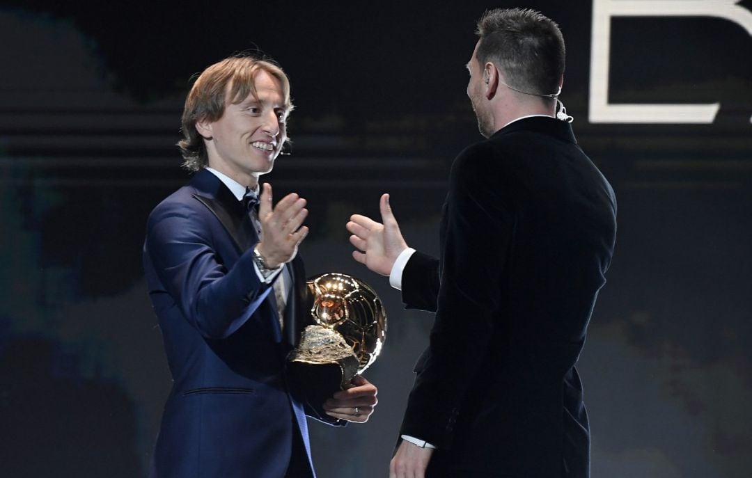 Luka Modric y Leo Messi, en la gala del Balón de Oro.