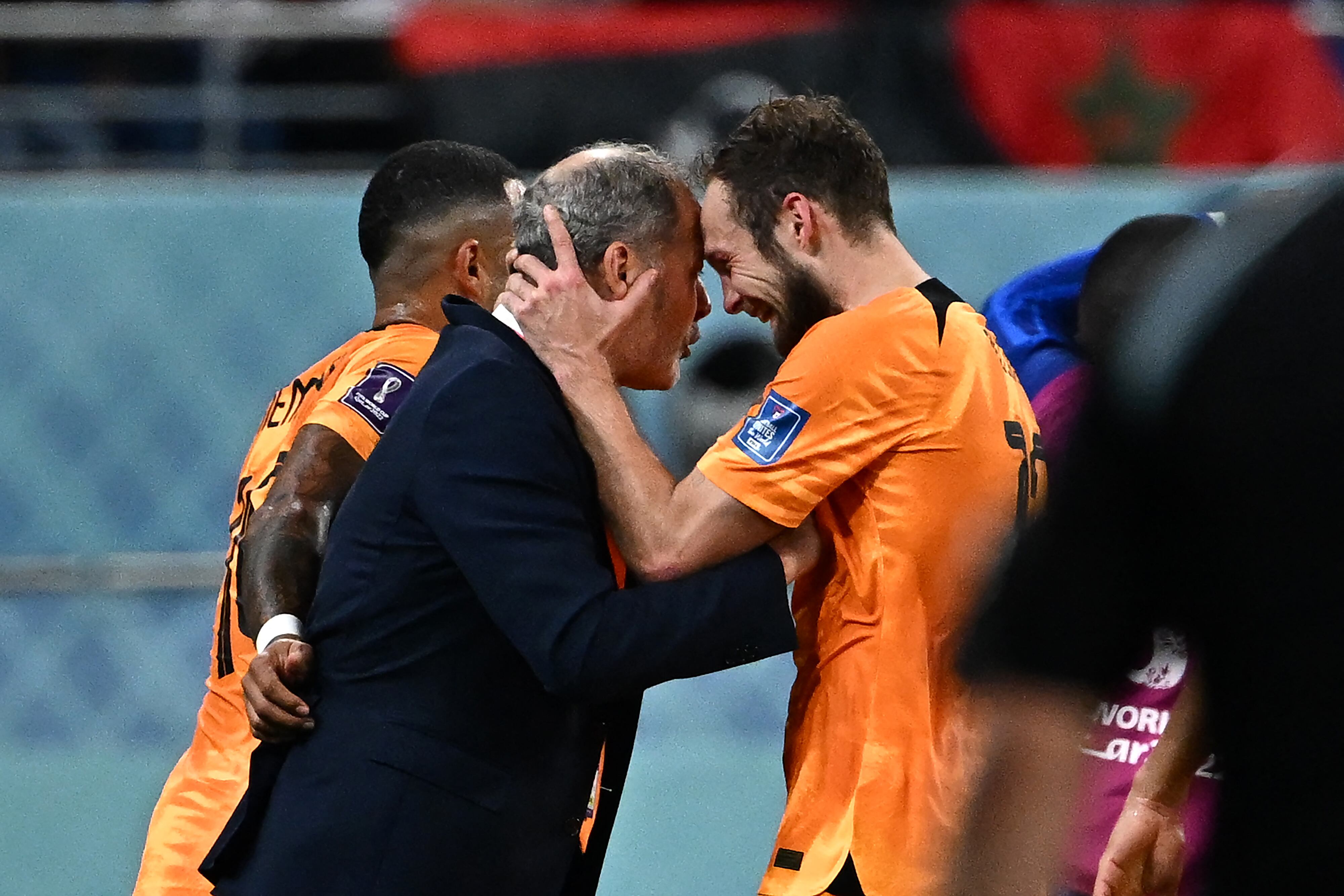 Daley Blind celebra con su padre Danny Blind su gol