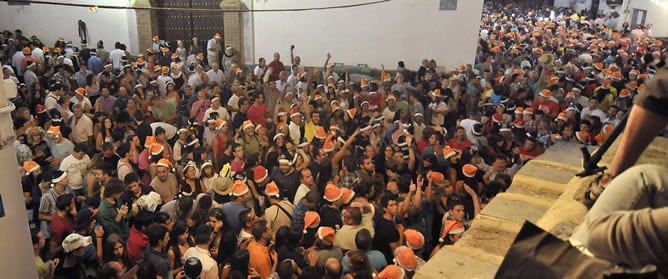 Celebración de las campanadas en la tradicional Nochevieja de agosto en Bérchules