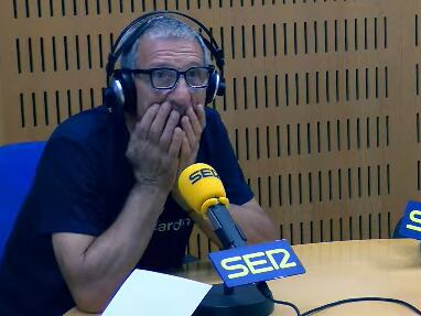 Juanjo Díaz de Guereño, Super Juanjo, comenta un partido del playoff del Real Murcia en junio de 2025.