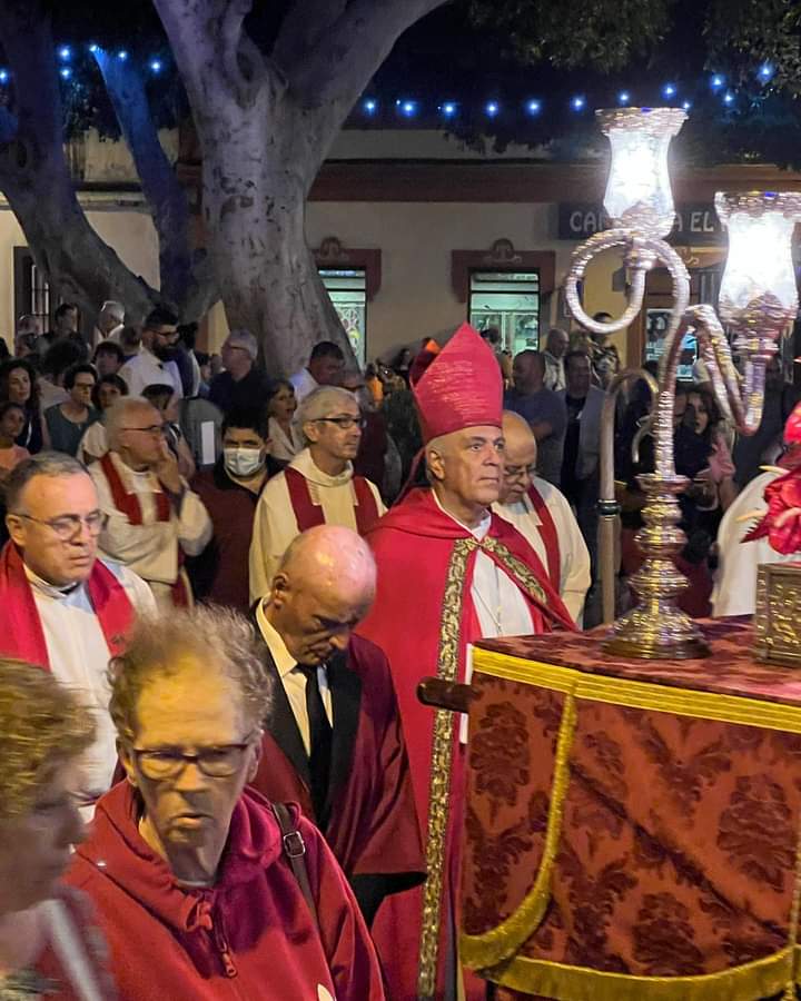 El Obispo Bernardo Álvarez acompañó a los feligreses en una misa reciente en Tejina