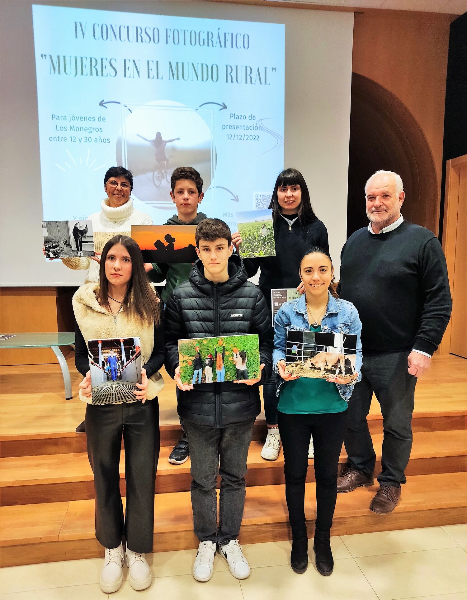 Entrega de los premios en el concurso fotográfico "Mujer Rural" en Monegros