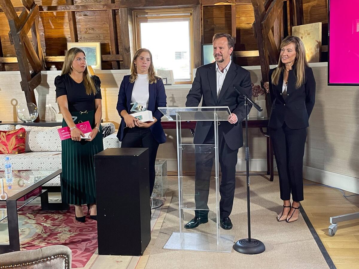 La altorriconense Judith Ballarín recibe el "Premio Ganadería en Femenino" 2022