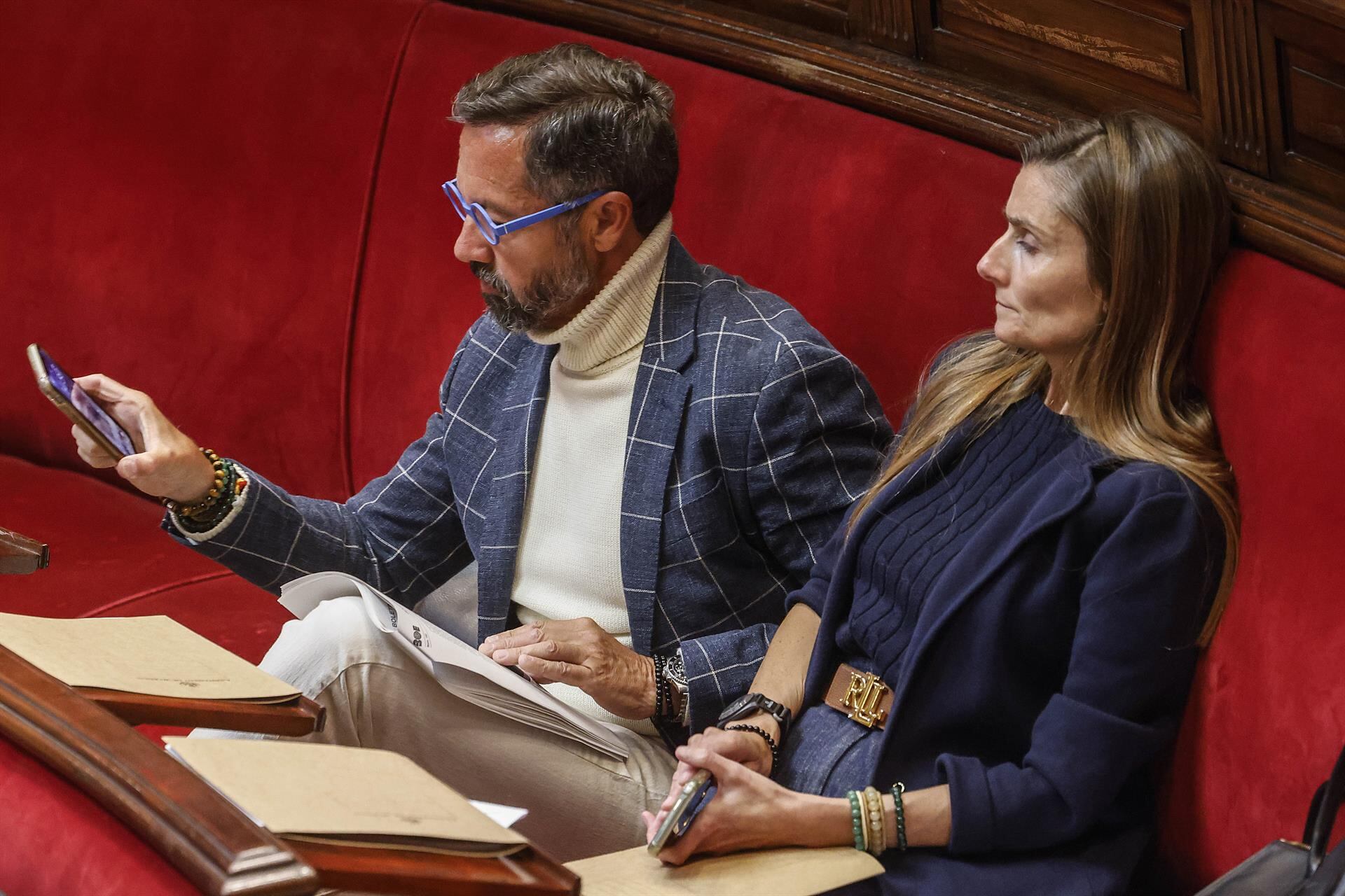 Los concejales de Vox en el Ayuntamiento de València, Juanma Badenas y Cecilia Herrero, en una imagen de archivo durante un pleno municipal