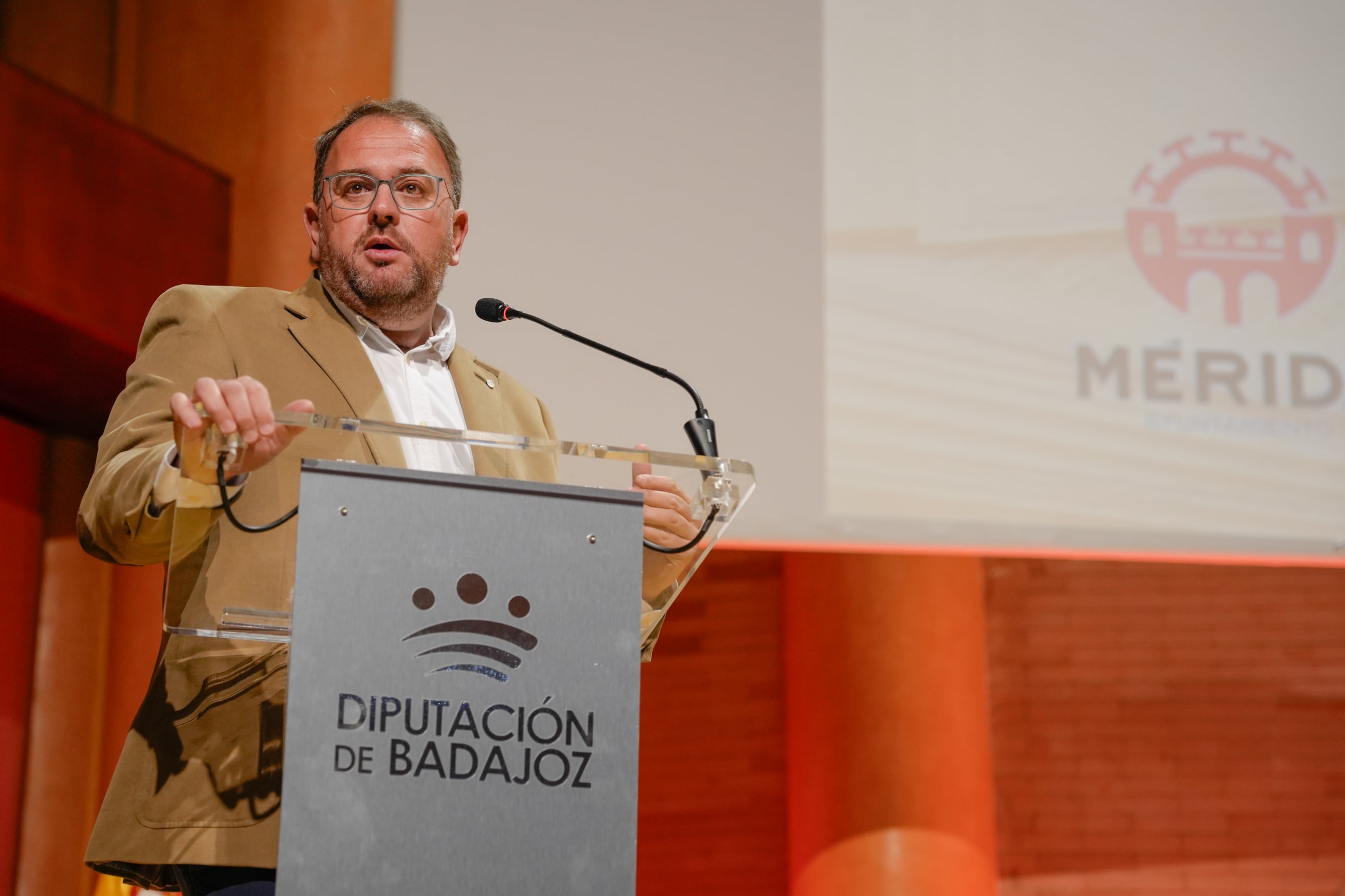 El alcalde, Antonio Rodríguez Osuna, en el encuentro de FECOBA.