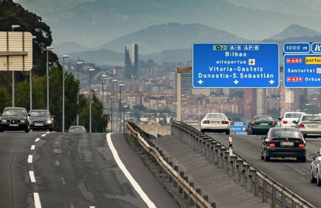 El tráfico de largo recorrido en Euskadi se ha reducido un 48,7% y la movilidad transfronteriza un 50,6%