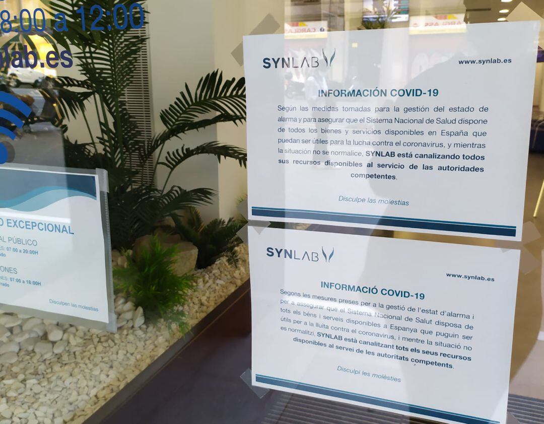 Cartell a l&#039;entrada d&#039;un establiment de Synlab