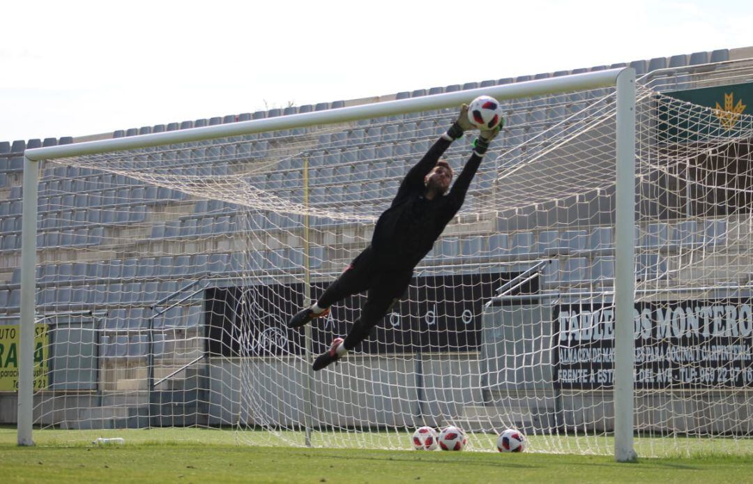 Raúl Marqueta, en el entrenamiento del Conquense 