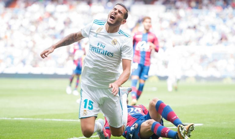 Theo se queja de una falta recibida en el Bernabéu