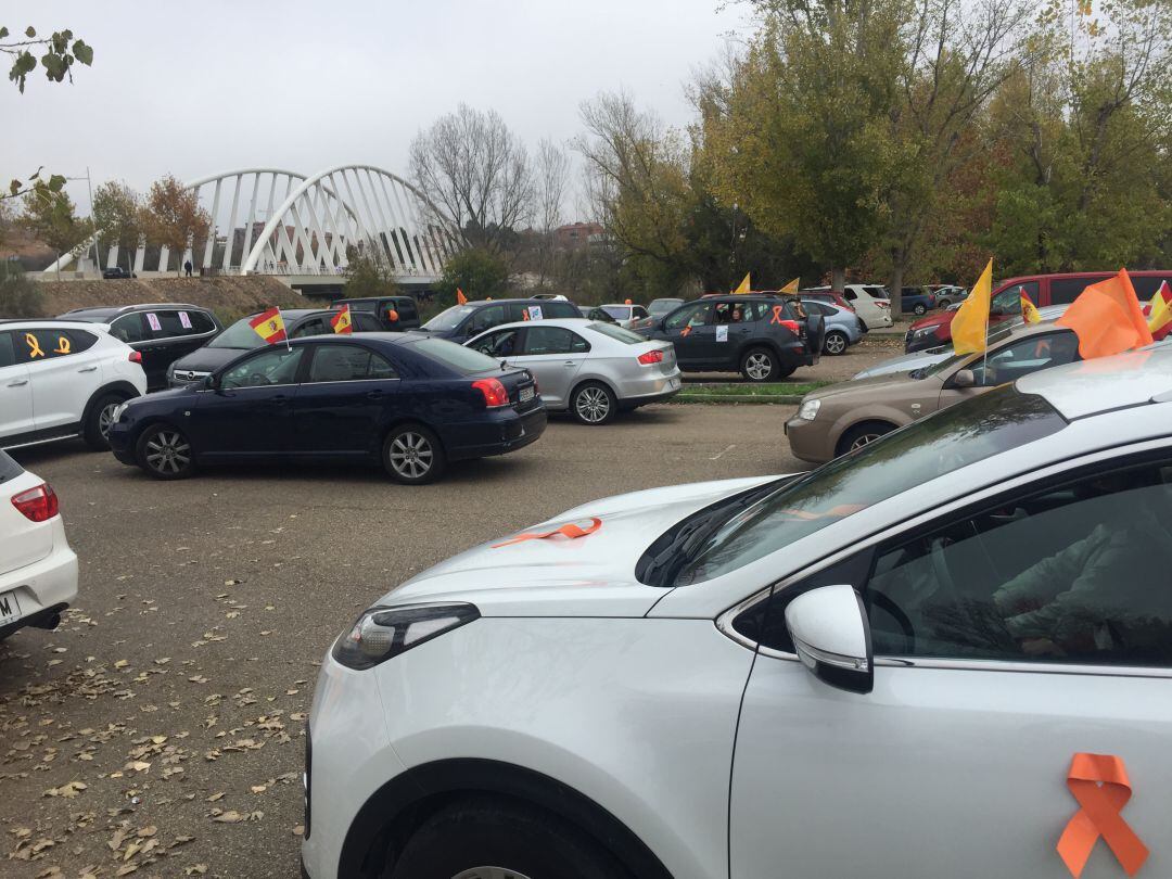 Caravana de coches en Toledo para protestar por la nueva Ley de educación