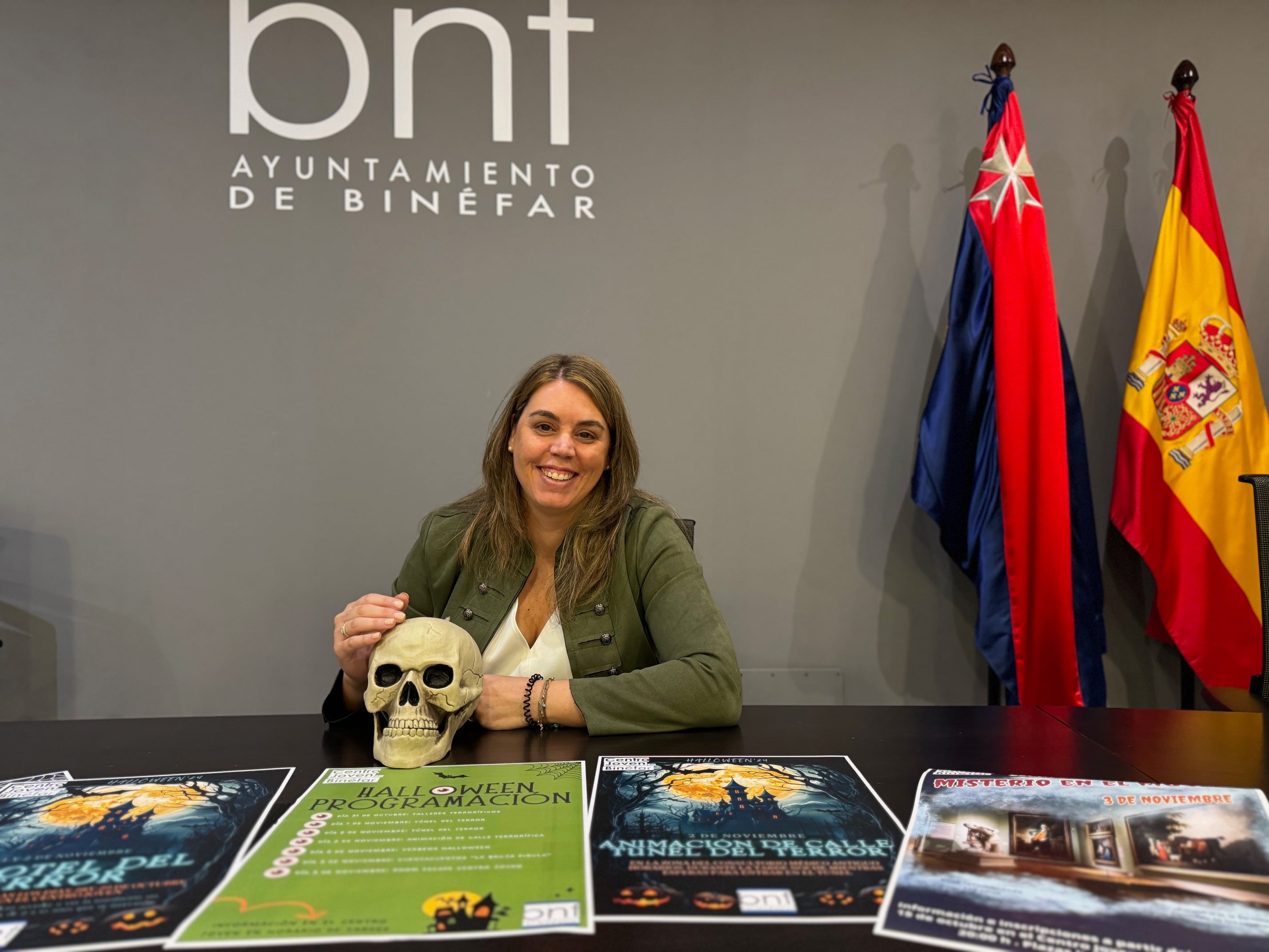 La concejal de Juventud, Beatriz de Pano, ha presentado la fiesta de Halloween. Foto: Ayuntamiento de Binéfar