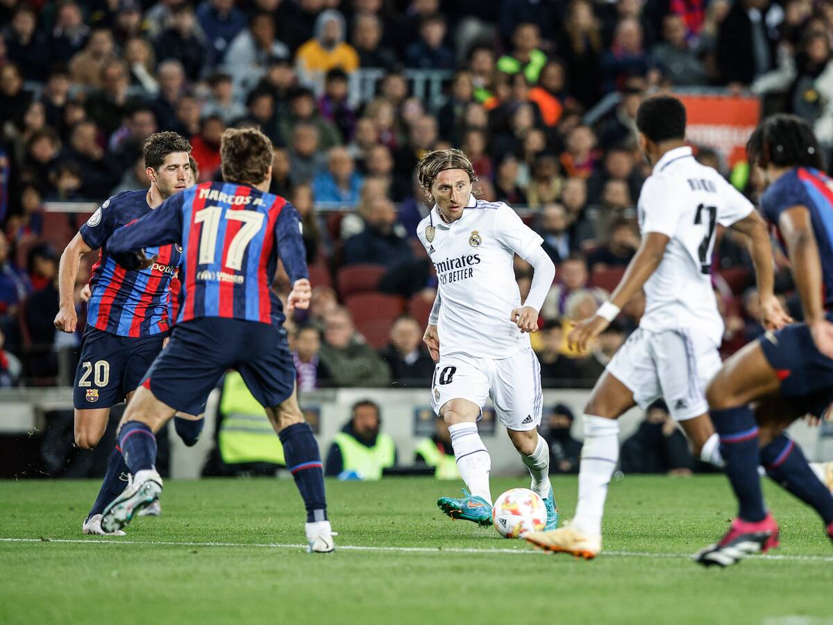 Tomás Roncero analiza las temporadas del FC Barcelona y el Real Madrid: ¿Cuál de los dos equipos ha sido mejor?