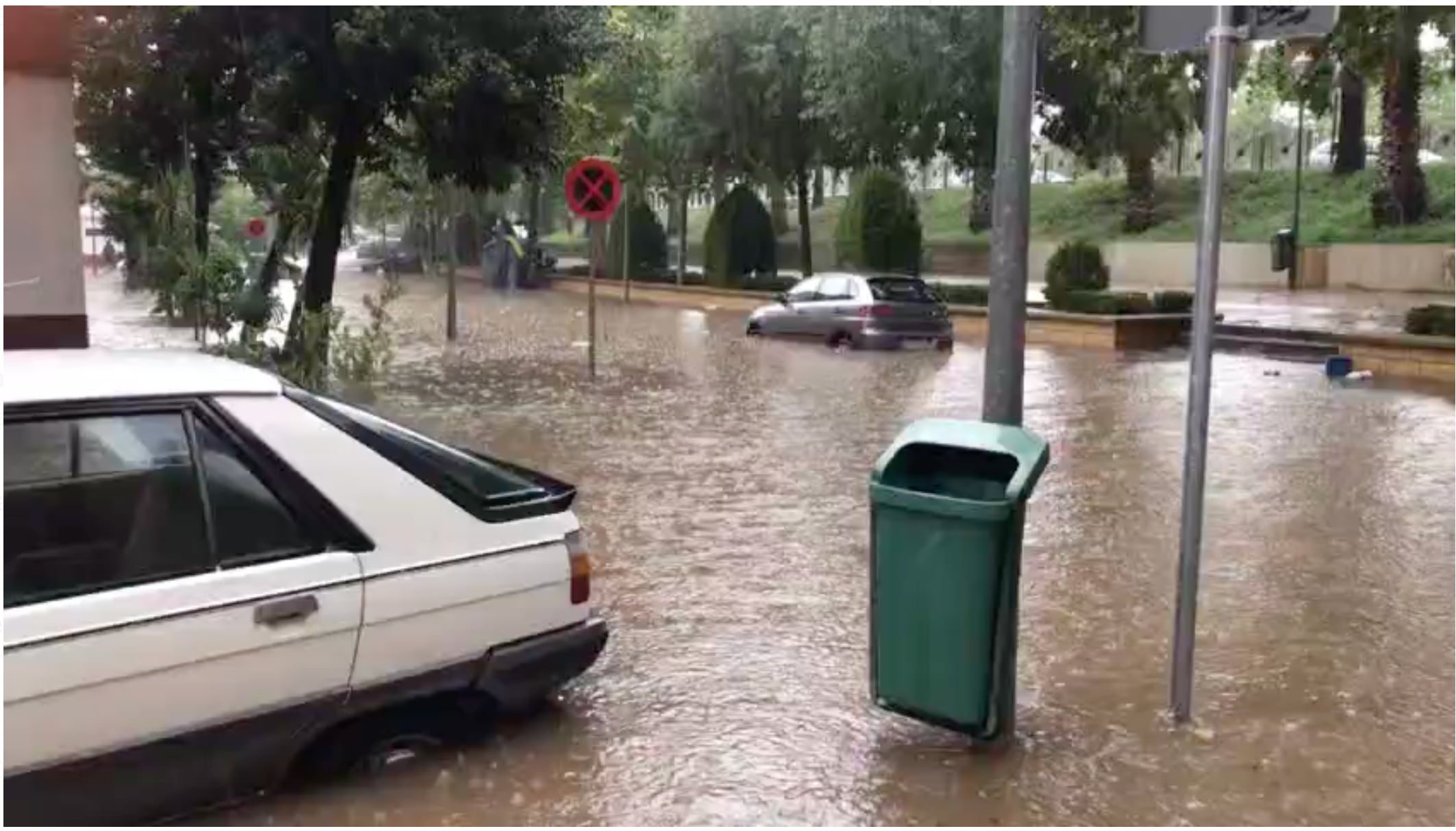 Inundaciones en las viviendas y calles de la Avenida del Corregidor en 2004 y 2020