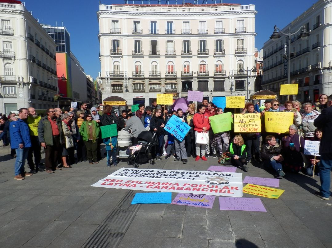 Manifestantes por la RMI en Sol