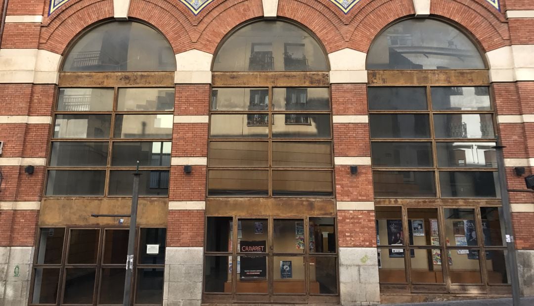 Fachada principal del Teatro Darymelia de Jaén.