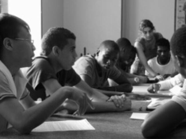 Refugiados en una de las aulas de la fundación